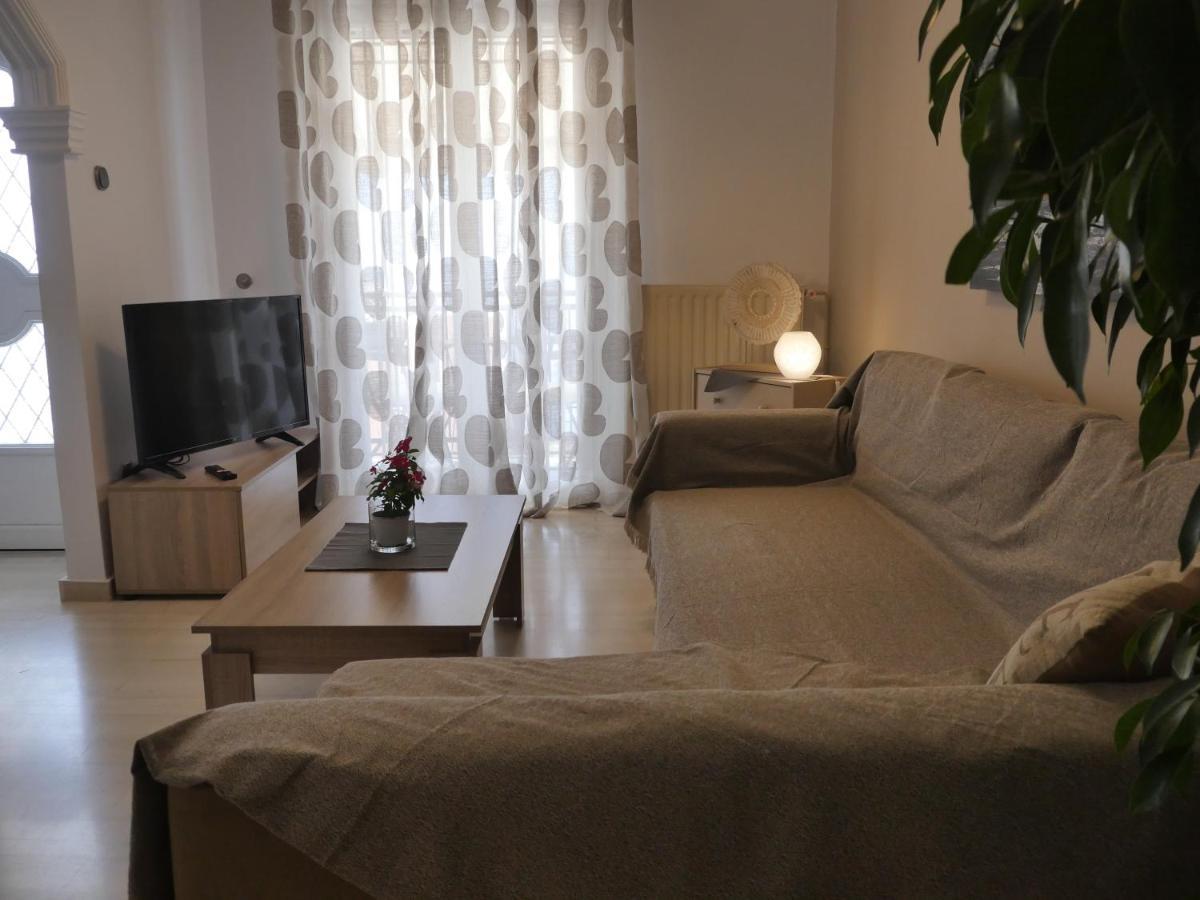 Sea Breeze-vaporia-syros