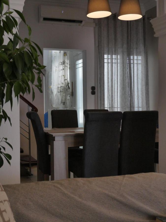 Sea Breeze-vaporia-syros